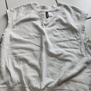 H&M Cream Sleeveless V-Neck Pullover with 'DES SPORTS' Embroidery